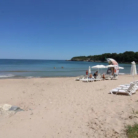 Menada In Vris アパート *